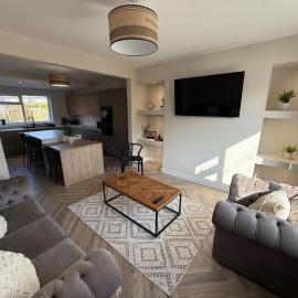 ResiLets - THE NEWLAND Large 5 Bed IDEAL for Contractors Holidaymakers