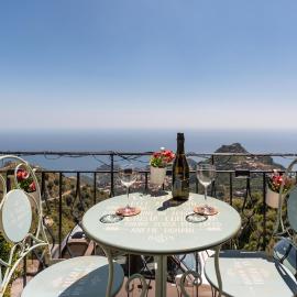 GuestHost - ViDa Home - Panoramic View Apartment, hotel in Castelmola