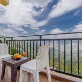 The Tranquility Retreat l Vacations I Conference I MICE I Family Events I Open Air Terrace I Sky Bonfire I Kufri by Exotic Stays, hotel em Kūfrī