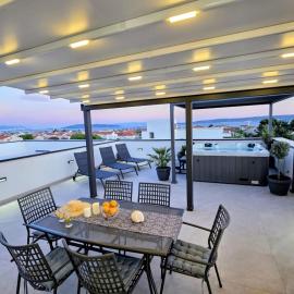 Melody of the sea luxury suite, готель у місті Каштела