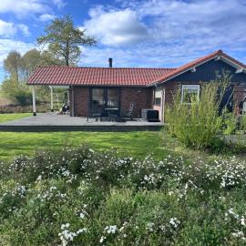 Luxe bungalow met prachtig vrij uitzicht in Kattendijke, Zeeland