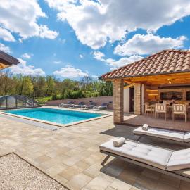 Lux pool Villa Zen - located in peaceful village near Rijeka and Opatija, hotel a Klana