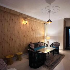 Premium 2BHK near Kainchi Dham, hotel v destinácii Bhowāli
