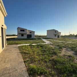 MareMonti VILLAS، فندق في Sidhirodhromikós Stathmós Krioneríou