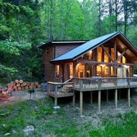 Spirit Lake Manor - Private - Hot Tub - RRG, hotel i Rogers