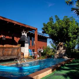 Chale c Ar Condicionado Piscina e Churrasqueira, hotel u gradu 'Bonito'