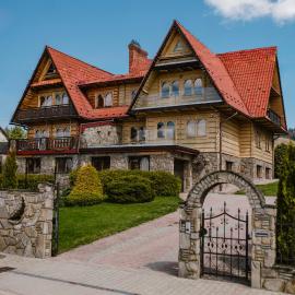Maniowy Dom โรงแรมในManiowy