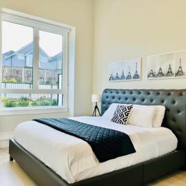 Family Friendly Ground Level Condo, hotel in Surrey