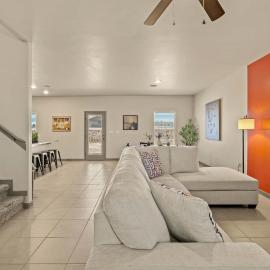 3BR 2BA Modern Farmhouse King Bed Smart TVs โรงแรมในเอลปาโซ