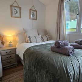 Welsh Bayview Retreat 2-Bed Lodge at Clarach Bay Holiday Village, hotel in Aberystwyth