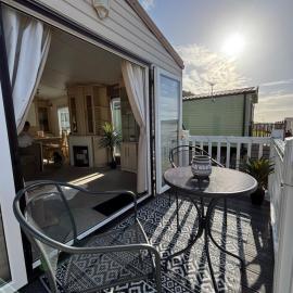 Welsh Bay Hideaway 2 bed caravan with sun deck, hotel in Aberystwyth