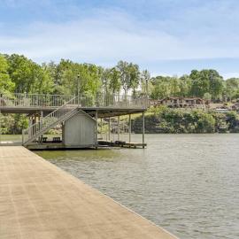 Shoals Area Oasis w/ Boat Dock & Outdoor Kitchen, hotel in Florence