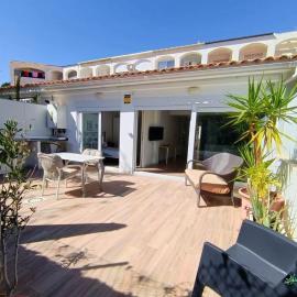 Adosado en Casco Antiguo con piscina, hotel em Altea