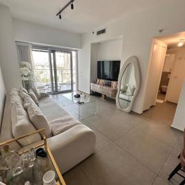 TLV Stylish Apt Pool Parking Balcony Azrieli