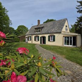 Maison Nature avec Salle de Jeux, Jardin Clos, et Wi-Fi à Dampierre-sous-Brou
