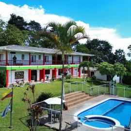 Finca Hotel Resplandor Quindiano, хотел в Монтенегро