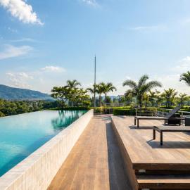 Family 2BR in Laguna Golf View Skypark Pool, hotelli kohteessa Bang Tao Beach