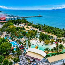 Villa Excellance Beach & Wave Pool Resort - Suites and Villas – hotel w mieście Tanza