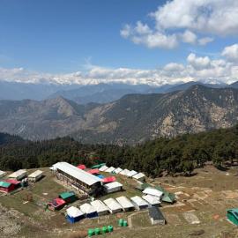 Pacific Camp Chopta، فندق في Sari