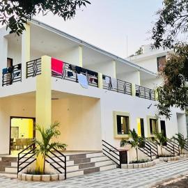 Chandan resort, hótel í Chitrāwal