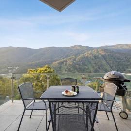 Lantern 22 - Balcony, hotel in Thredbo