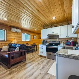 Cozy Pine Getaway, Hotel in Sequim