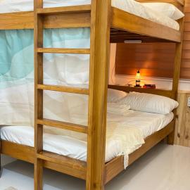 Spacious Bunk Bed & Dedicated Workspace, Hotel in Baler