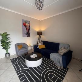 LuxTreat 1BedRm 3sleeper Luxury Manzini Eswatini, Hotel in Manzini