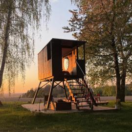 Ostrov klidu - posed - sauna, hotel in Hradešín