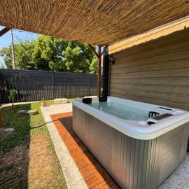 Chalet Des Aigrettes- Jacuzzi privatif, hotel in Chassey-lès-Montbozon