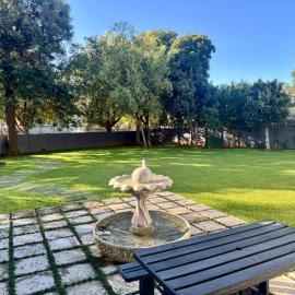 Entire Home for 6 Guests with Braai Area and Jacuzzi, hotell i Rustenburg
