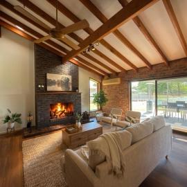 Nowra South Coast Hideaway - 4BR Pool and Fireplace