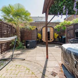 Open Mind Property- Hot tub, Sauna & Free Parking