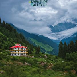Adventure valley Rajgundha, hotel em Kangra