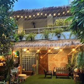 The Oasis on 8 Cozy Homestay & Café