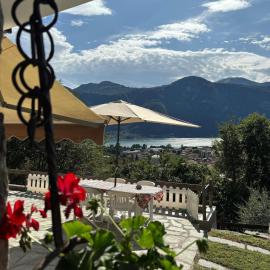 Luxury Villa - Aurelia's Panoramic Nest - Lake Como View: Mandello del Lario şehrinde bir otel