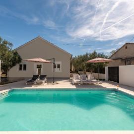 Pool House Olive - Happy Rentals