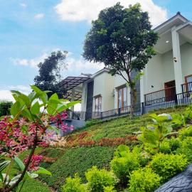 Moya Villa & Resto โรงแรมในCihideung