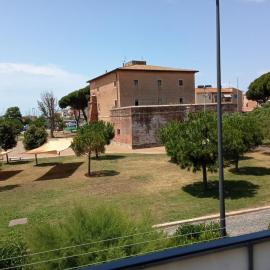 BILOCALE a MARINA DI GROSSETO DAVANTI ALLA FORTEZZA