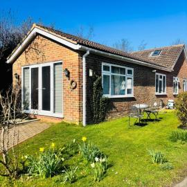 6-7 BRs Lovely Property to Stay with Parking, hotel u gradu Bradenham