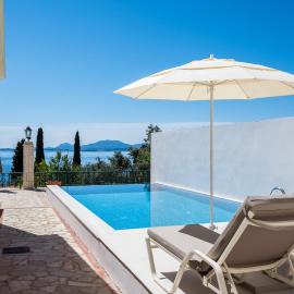 Villas Lithos & Petra with Private Pool and Seaview Terrace by Konnect: Barbati şehrinde bir otel