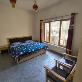 Shanglang Guesthouse and Restaurant, hotel u gradu Lāmayūrū
