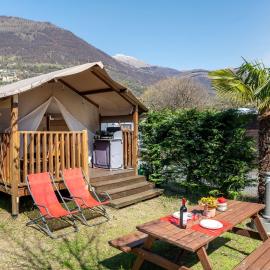 Glamping Italia 90 Mini Lodges โรงแรมในโดมาโซ