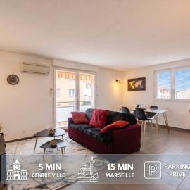 Airkeys Le Lily's - Idéal Famille & Groupe en Escapade Provence - Spacieux Lumineux & Calme - Parking Privé - 5min à pied du Centre Ville - Gare SNCF 5min - Marseille 15min - Calanques 20min - WIFI HD - Climatisation โรงแรมในโอบาญ