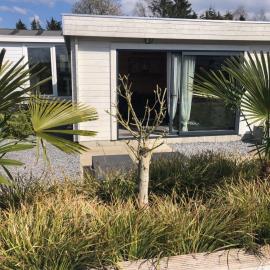 Enigma Lounge Chalet with swimming pool, hotel u gradu Zutendal