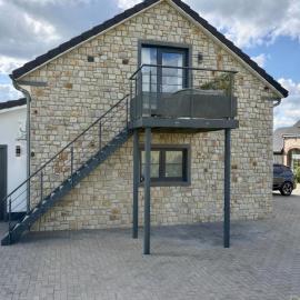 Premium Couples Lodge with jacuzzi, hotel v mestu Malmedy