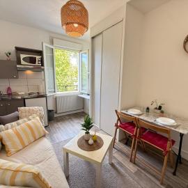 Studio cosy parking, Hotel in Margny-lès-Compiègne
