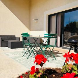 Le Hangar, Villa climatisée avec terrasse