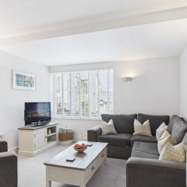 Minarvon - 2 Bedroom Apartment - Saundersfoot, hotel a Saundersfoot