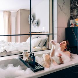 Love Story Studio with Jacuzzi by Lion Apartments